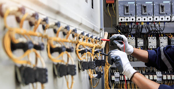 Professional Electrician technician working in Lake Lakengren, OH